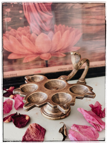 Antique lotus jyoti