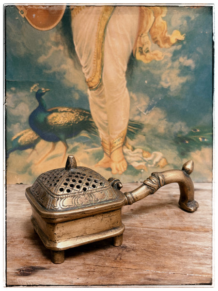 Antique Mughal design dhoop dan