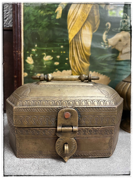 Antique gentleman’s tin