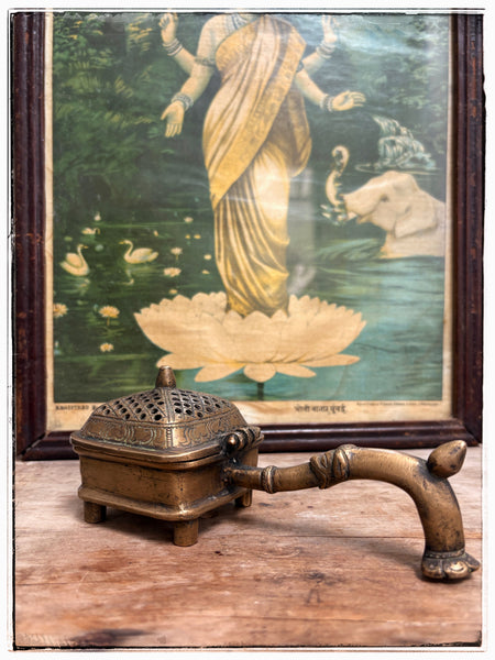 Antique Mughal design dhoop dan