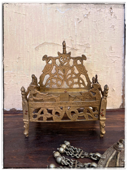 Antique sinhasan