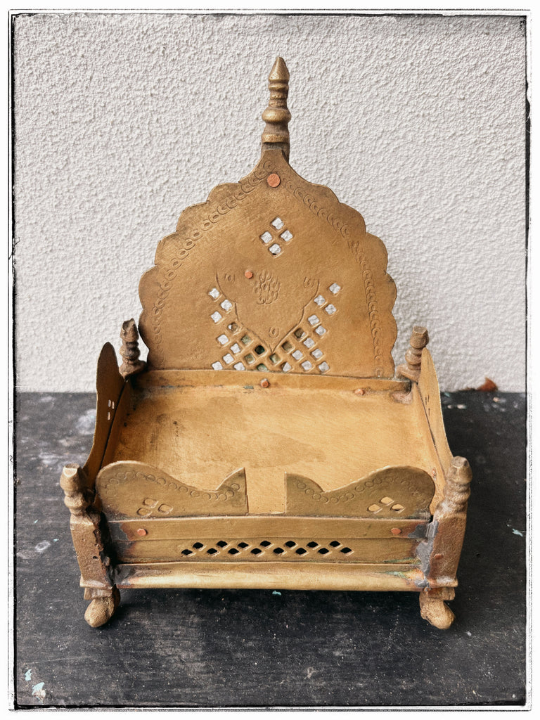 Antique sinhasan