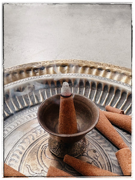 Lavender slow-burning dhoop