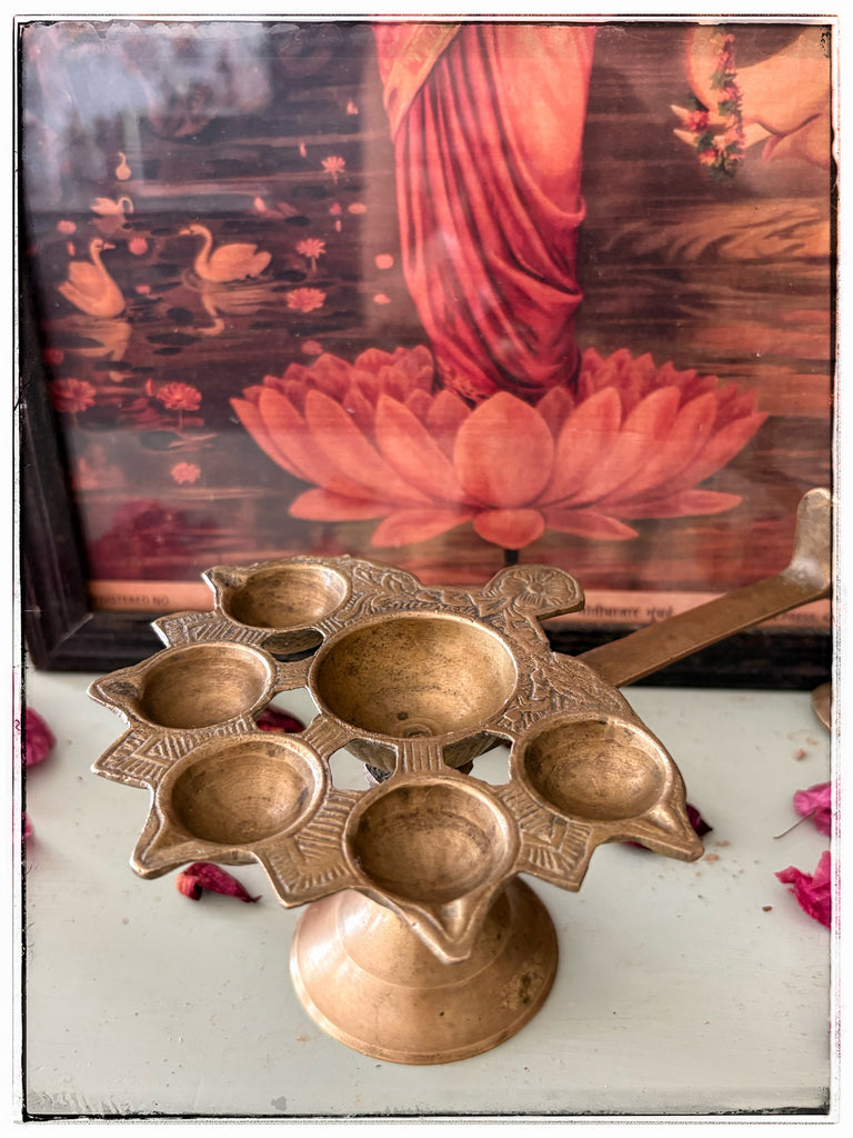 Antique lotus jyoti