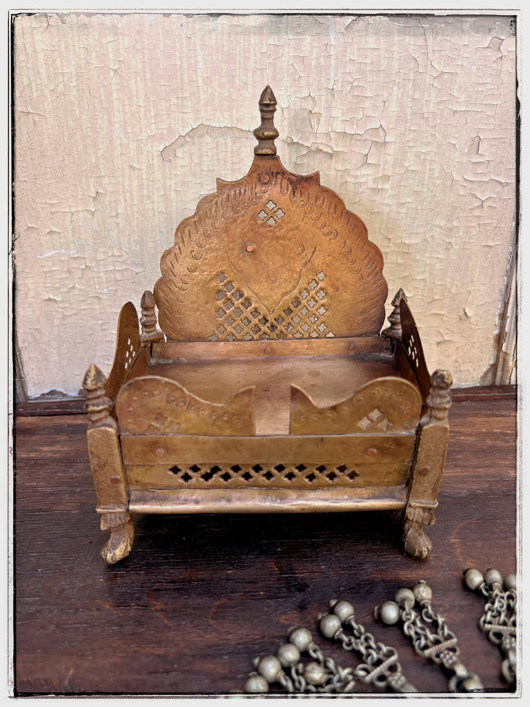Antique sinhasan