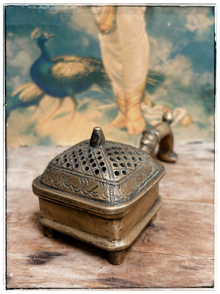 Antique Mughal design dhoop dan