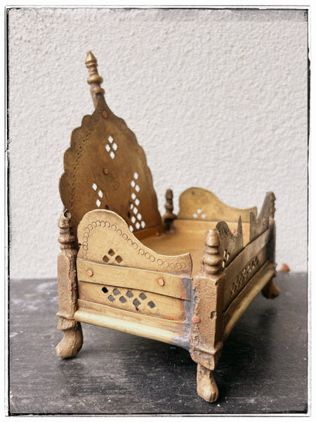 Antique sinhasan