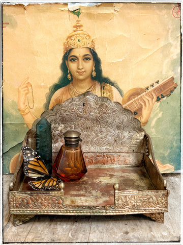Antique sinhasan