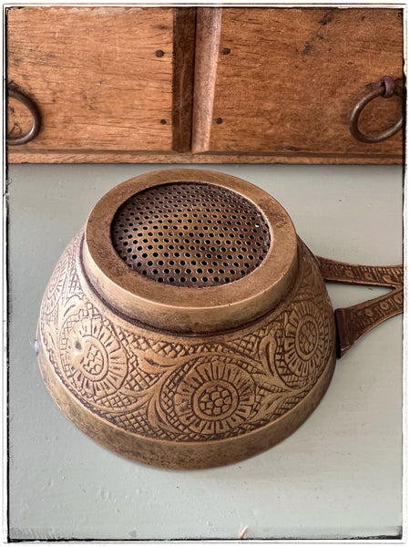 Embossed tea strainer