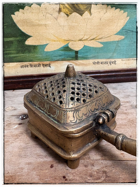 Antique Mughal design dhoop dan