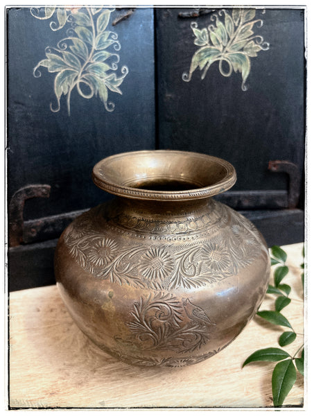 Antique engraved lotas