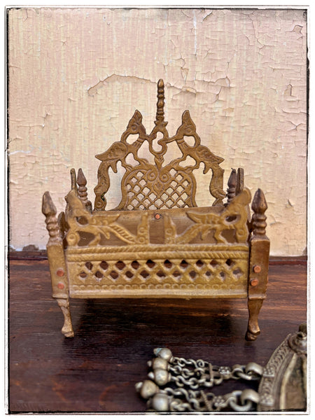 Antique sinhasan