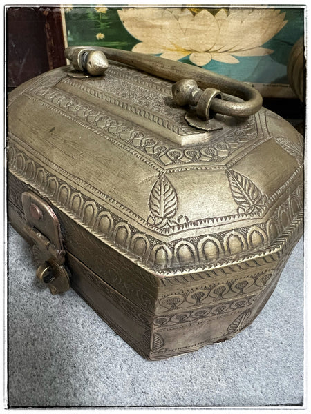 Antique gentleman’s tin