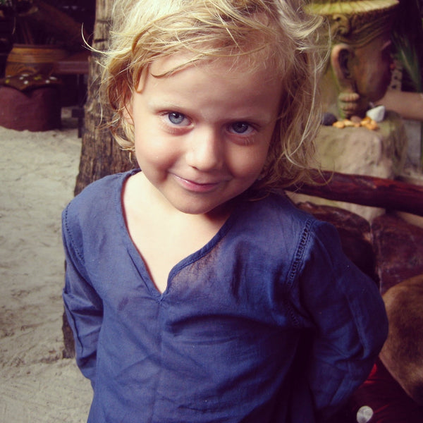 V-neck shirt 4 colours 2-4yrs