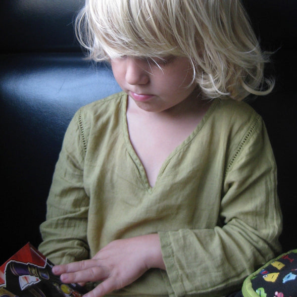 V-neck shirt 4 colours 2-4yrs