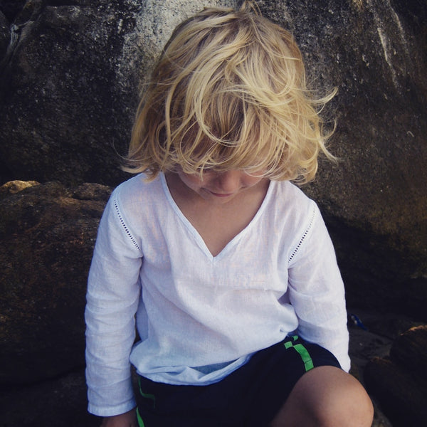 V-neck shirt 4 colours 2-4yrs